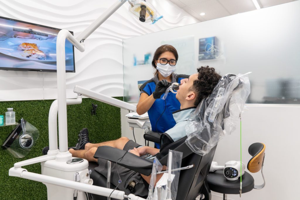 Awesome Smiles - Dental Implants & Permanent Dentures Pompano Beach